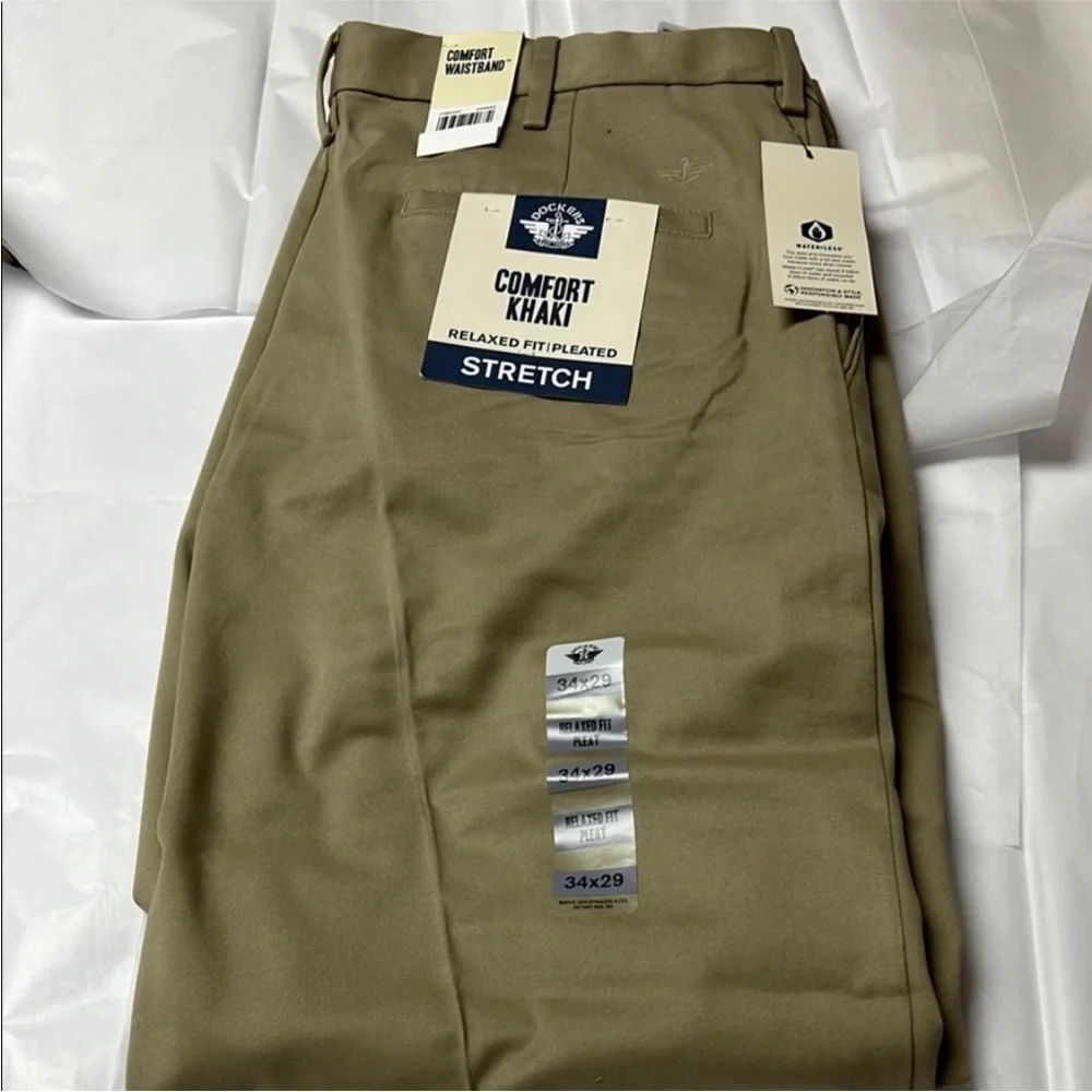 NWT Dockers Comfort Khaki Mens Pleated Pants